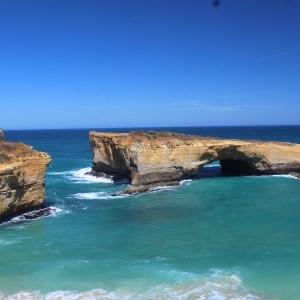 Great Ocean Roads famous fallen London Bridge